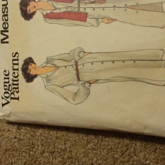 Vogue Sewing Pattern . - Picture 2 of 13